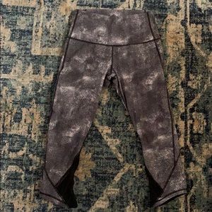 Lululemon size 8 cropped leggings
